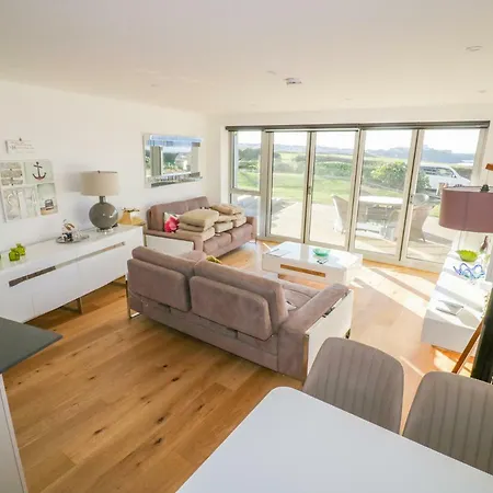 Apartment No 21 *